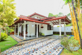 Bend White Villa Hikakduwa